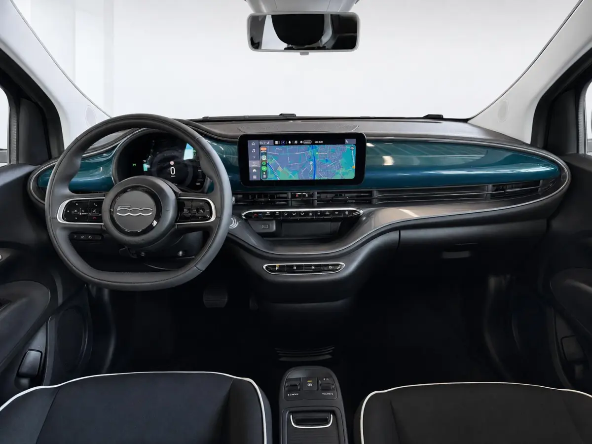 42 kWh DEMO ! Navigatie by Apple Carplay Android Auto camera Parkeersensoren rondom Dodehoekdetectie Cruise Control Stoelverwarming Keyless Entry Climate Control