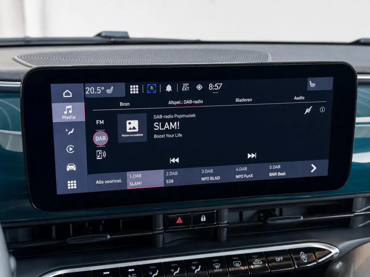 42 kWh DEMO ! Navigatie by Apple Carplay Android Auto camera Parkeersensoren rondom Dodehoekdetectie Cruise Control Stoelverwarming Keyless Entry Climate Control