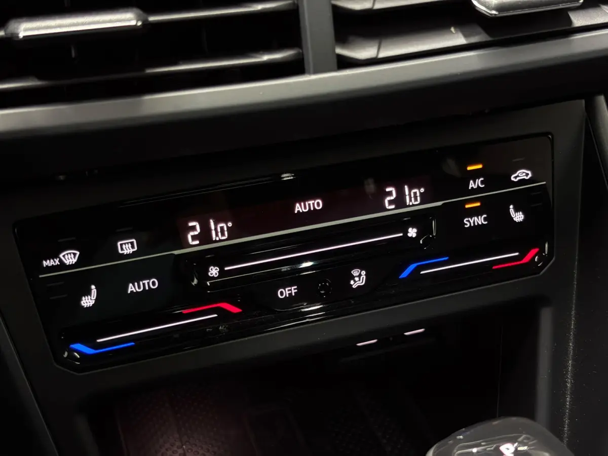 1.0 TSI R-Line Pano Keyless Trekhaak Camera Full Option