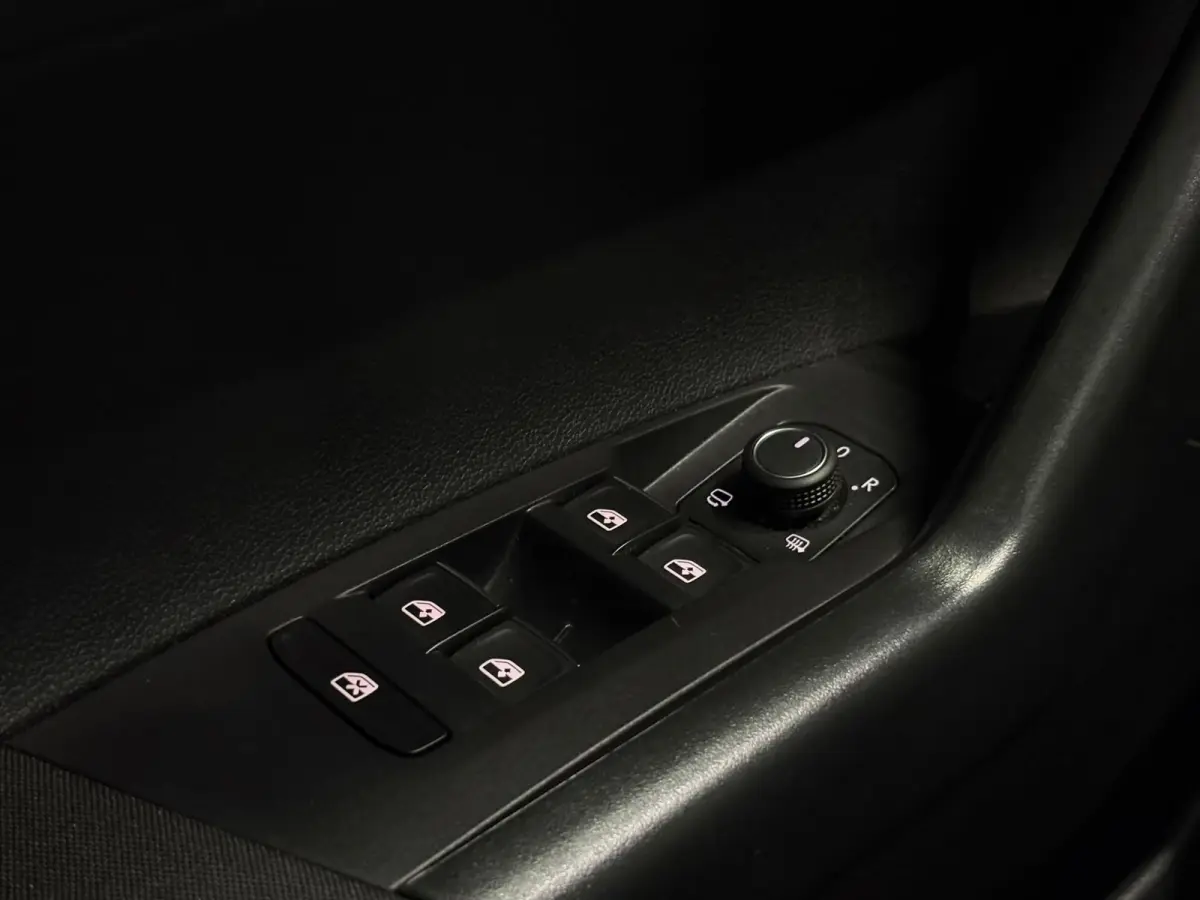 1.0 TSI R-Line Pano Keyless Trekhaak Camera Full Option