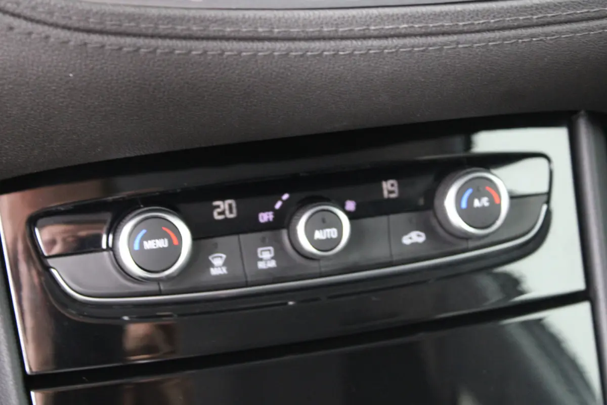 1.2 Turbo 120 Jaar Edition | Navigatie | Climate control | AFL Koplampen | AGR | Cruise control |