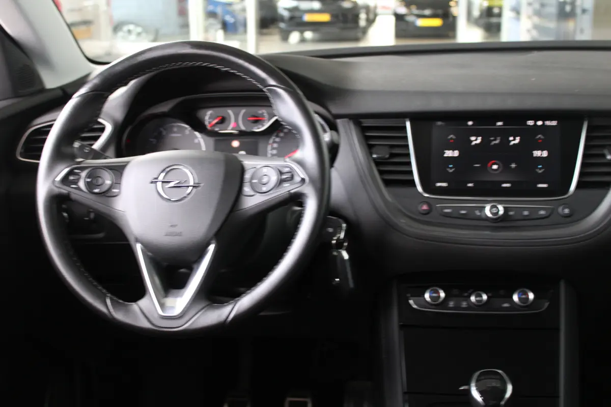 1.2 Turbo 120 Jaar Edition | Navigatie | Climate control | AFL Koplampen | AGR | Cruise control |