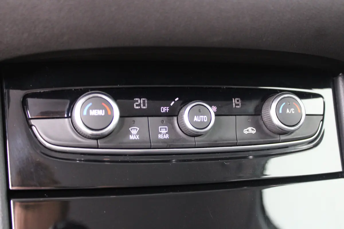 1.2 Turbo 120 Jaar Edition | Navigatie | Climate control | AFL Koplampen | AGR | Cruise control |