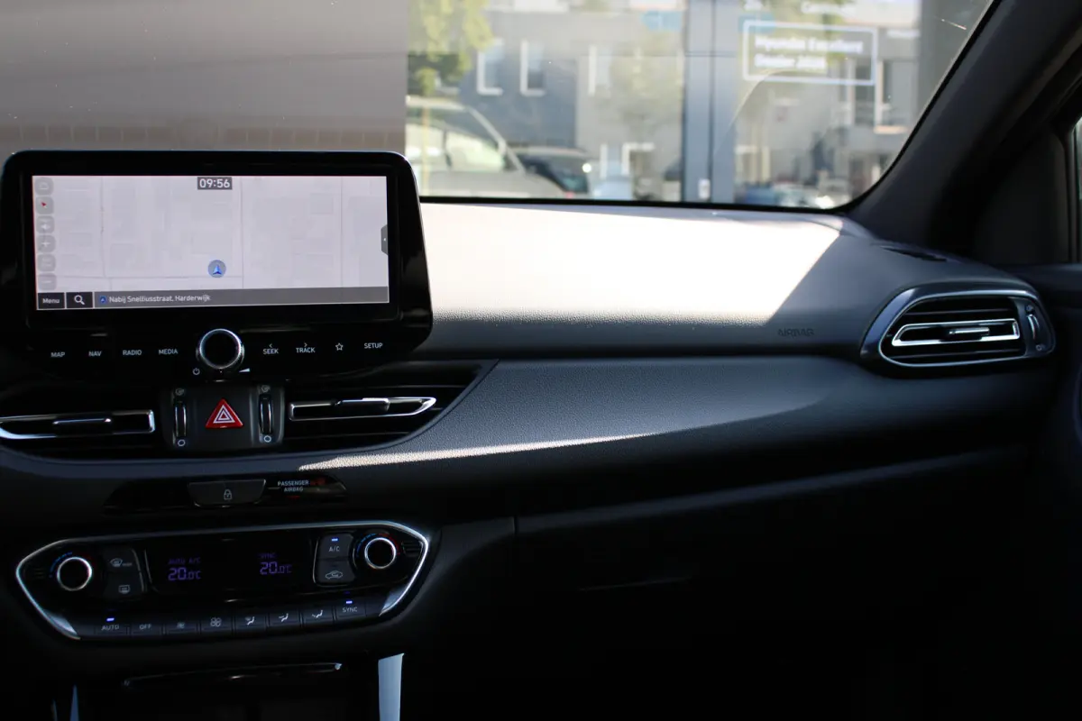 1.5 T-GDi 140pk MHEV N-Line | Camera | Trekhaak | Carplay | Dodehoek detectie | Stoelgeheugen | Parkeersensoren | Stoelverwarming | Stuurverwarming