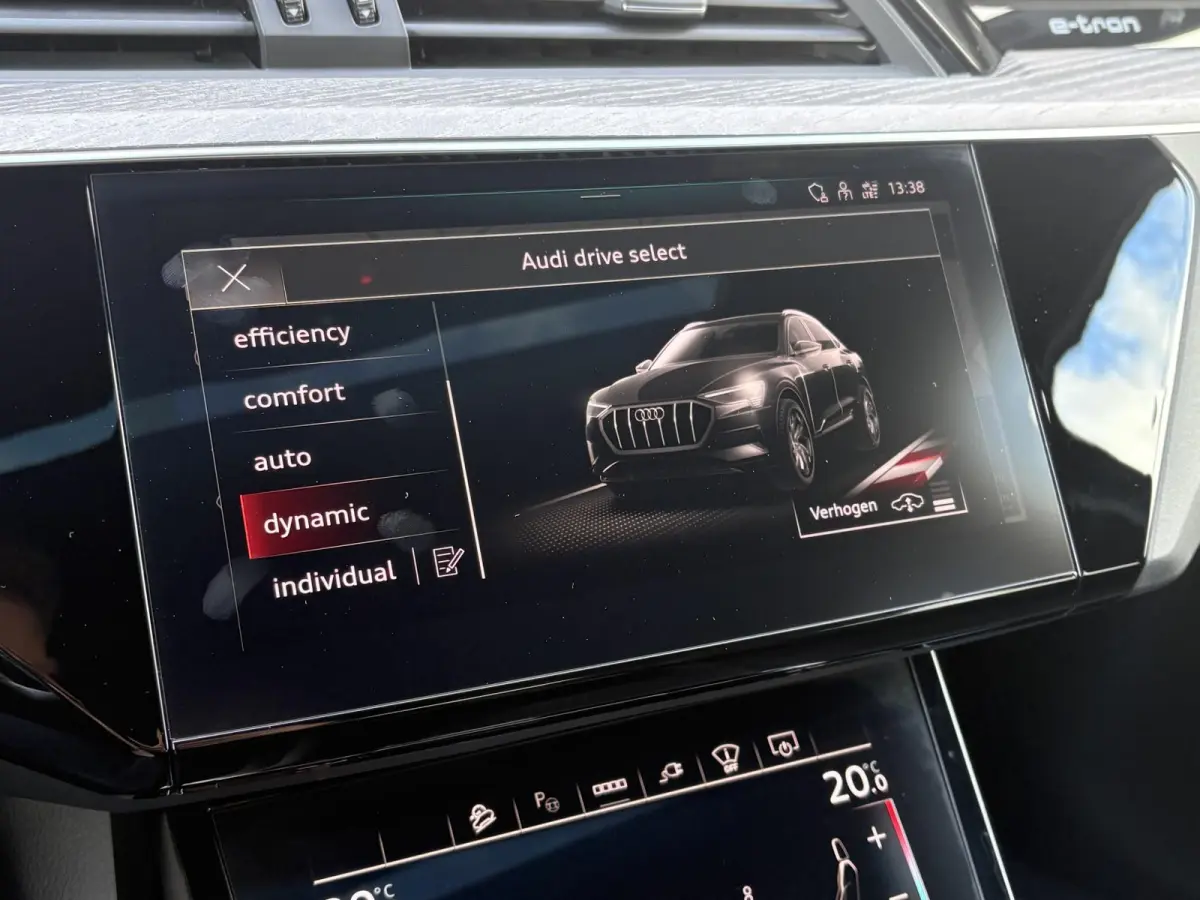 55 408pk quattro S edition 95 kWh | Panoramadak | 22 inch velgen | Head-up Display | Virtual Mirrors | B&O Audio