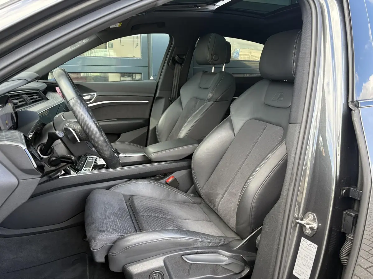 55 408pk quattro S edition 95 kWh | Panoramadak | 22 inch velgen | Head-up Display | Virtual Mirrors | B&O Audio