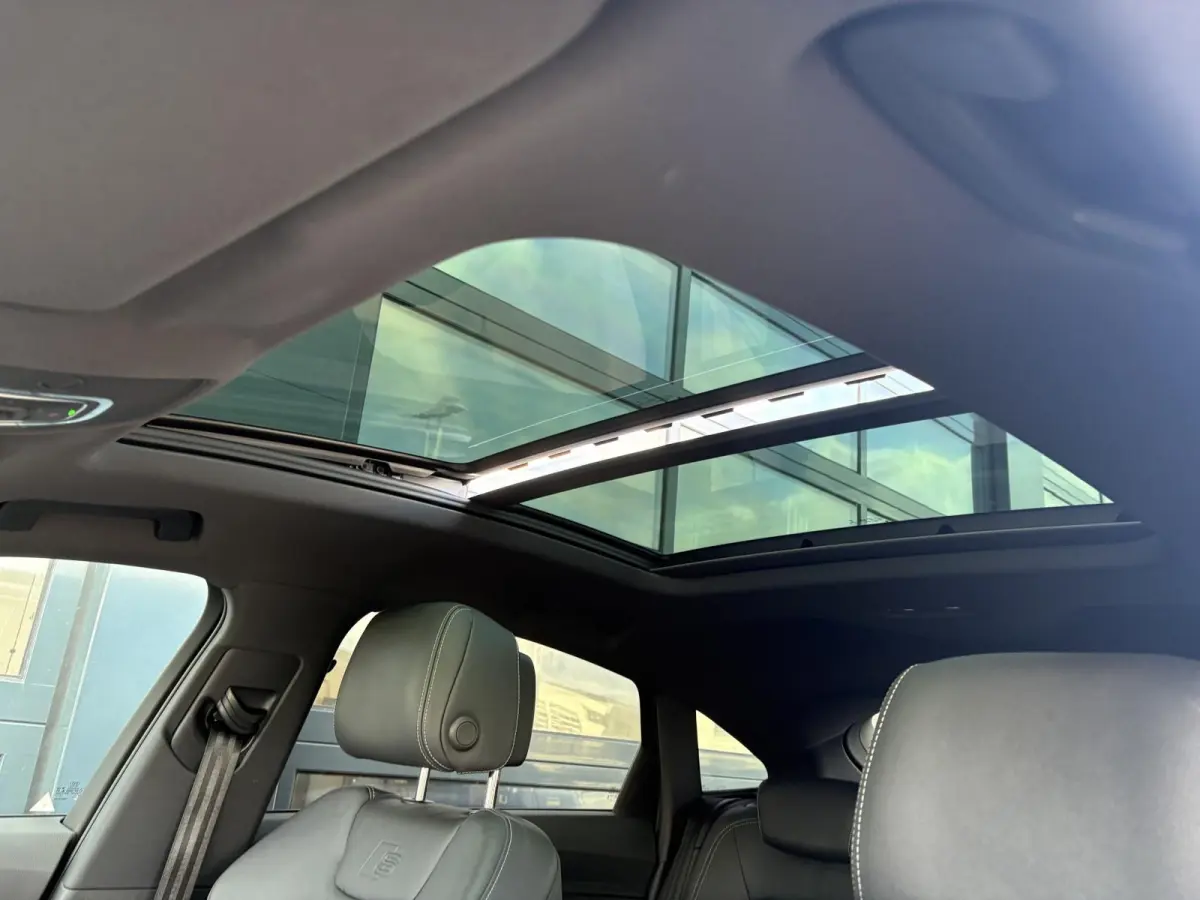 55 408pk quattro S edition 95 kWh | Panoramadak | 22 inch velgen | Head-up Display | Virtual Mirrors | B&O Audio