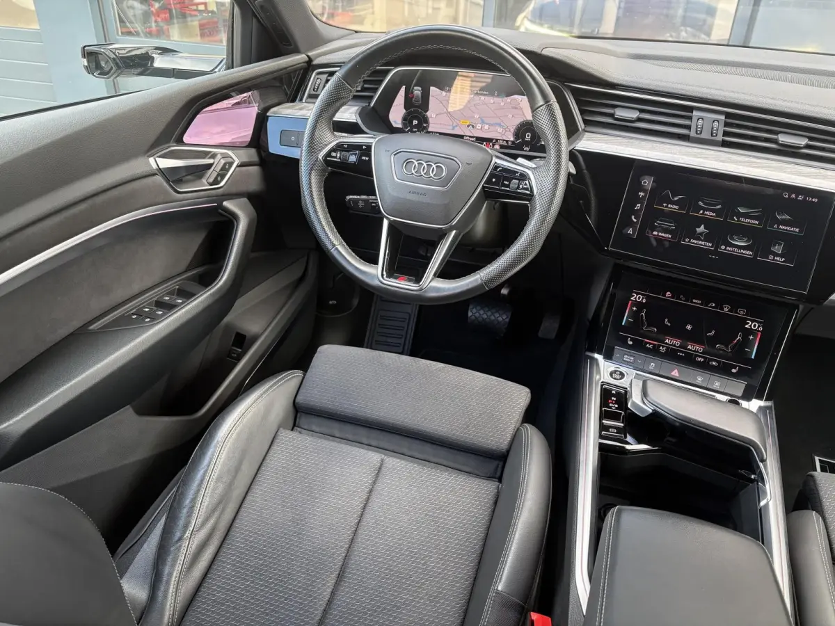 55 408pk quattro S edition 95 kWh | Panoramadak | 22 inch velgen | Head-up Display | Virtual Mirrors | B&O Audio