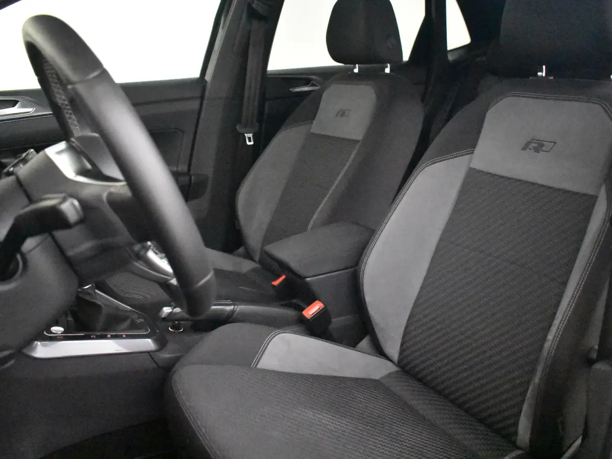 1.0 TS R-Line 115 PK | Elektr Glazen Pano-dak | Camera | Cr. Contr Adapt | Parkeer assistent | Parkeersensoren | Keyless | Stoelverw | Climate contr | DAB | LED | 17"LMV
