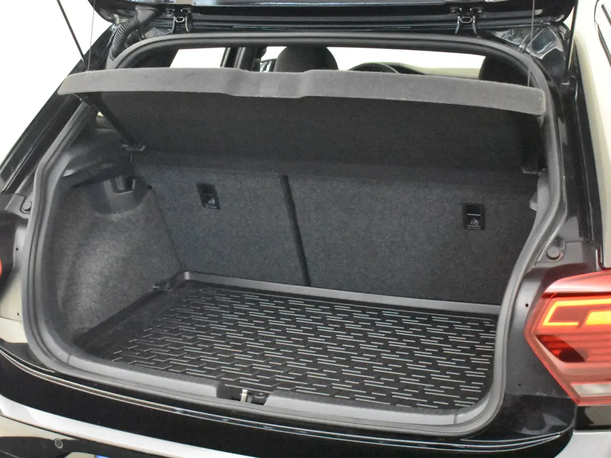 1.0 TS R-Line 115 PK | Elektr Glazen Pano-dak | Camera | Cr. Contr Adapt | Parkeer assistent | Parkeersensoren | Keyless | Stoelverw | Climate contr | DAB | LED | 17"LMV