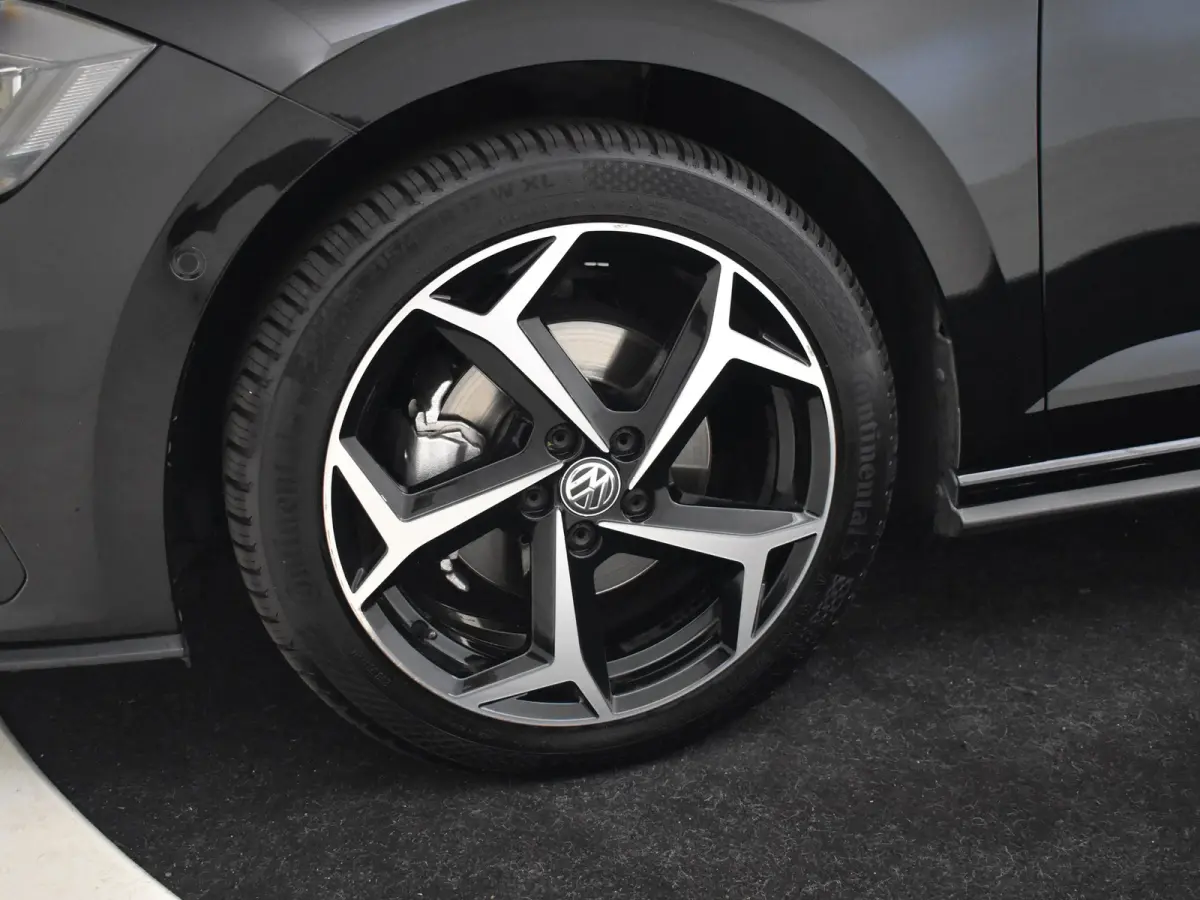 1.0 TS R-Line 115 PK | Elektr Glazen Pano-dak | Camera | Cr. Contr Adapt | Parkeer assistent | Parkeersensoren | Keyless | Stoelverw | Climate contr | DAB | LED | 17"LMV