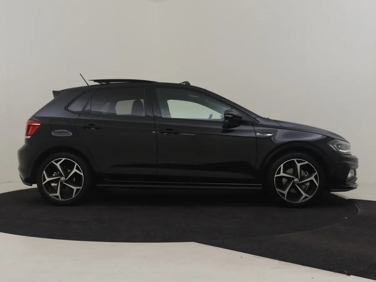 1.0 TS R-Line 115 PK | Elektr Glazen Pano-dak | Camera | Cr. Contr Adapt | Parkeer assistent | Parkeersensoren | Keyless | Stoelverw | Climate contr | DAB | LED | 17"LMV
