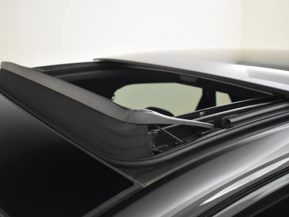 1.0 TS R-Line 115 PK | Elektr Glazen Pano-dak | Camera | Cr. Contr Adapt | Parkeer assistent | Parkeersensoren | Keyless | Stoelverw | Climate contr | DAB | LED | 17"LMV