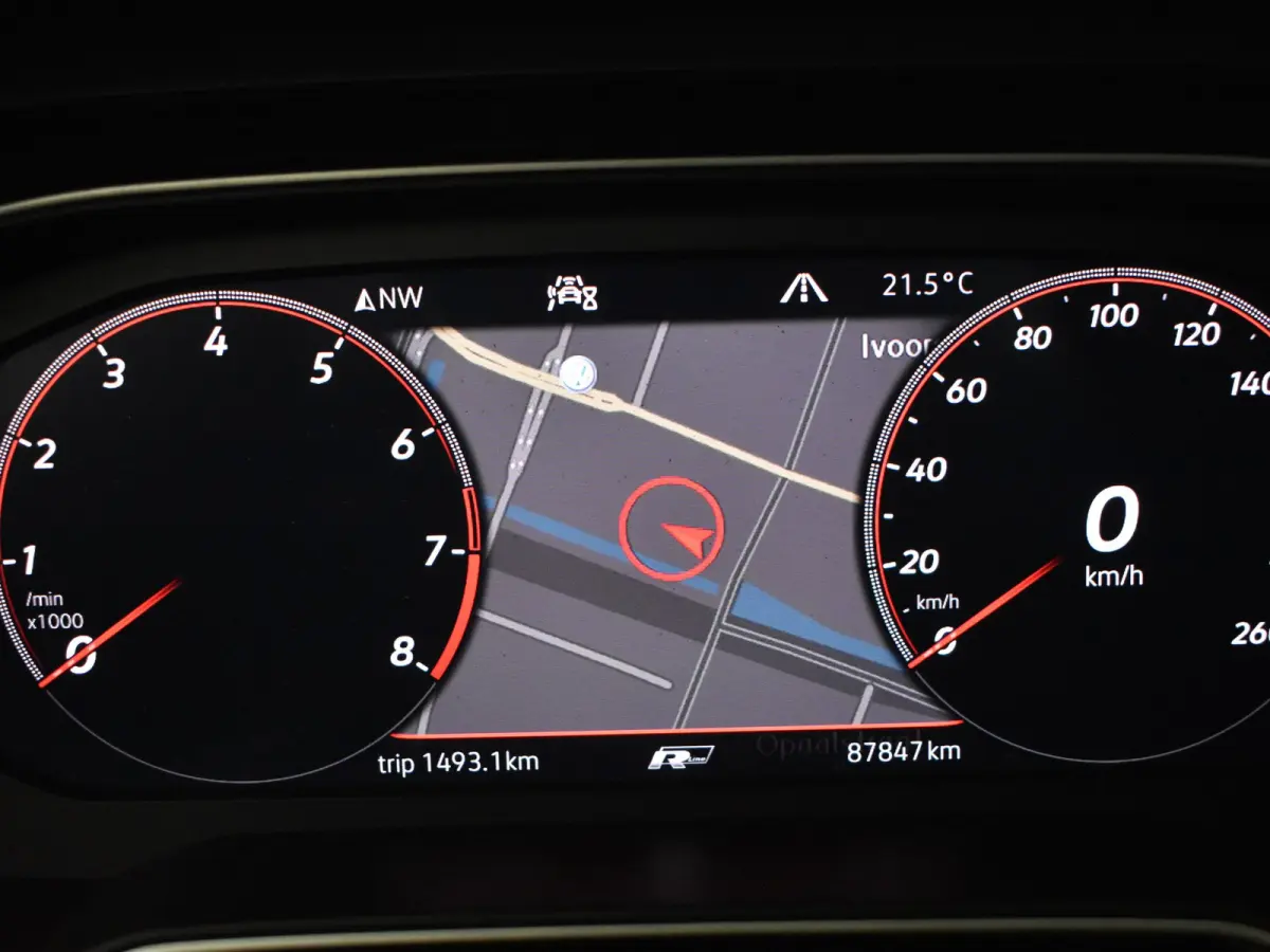 1.0 TS R-Line 115 PK | Elektr Glazen Pano-dak | Camera | Cr. Contr Adapt | Parkeer assistent | Parkeersensoren | Keyless | Stoelverw | Climate contr | DAB | LED | 17"LMV