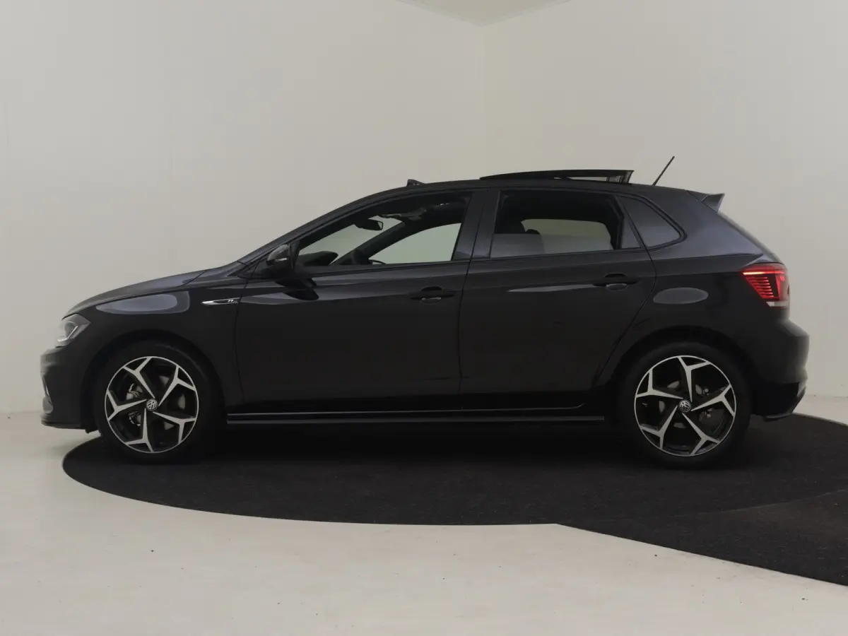 1.0 TS R-Line 115 PK | Elektr Glazen Pano-dak | Camera | Cr. Contr Adapt | Parkeer assistent | Parkeersensoren | Keyless | Stoelverw | Climate contr | DAB | LED | 17"LMV