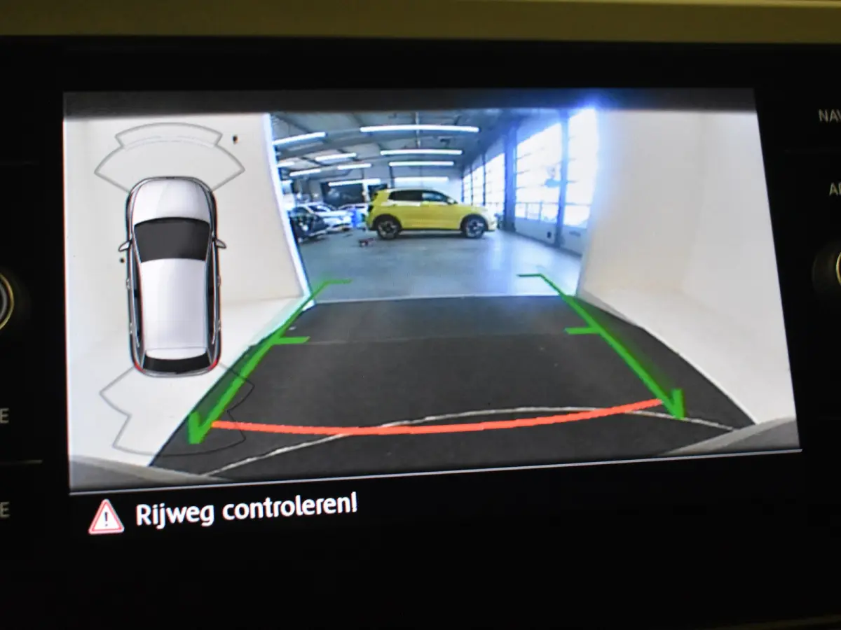 1.0 TS R-Line 115 PK | Elektr Glazen Pano-dak | Camera | Cr. Contr Adapt | Parkeer assistent | Parkeersensoren | Keyless | Stoelverw | Climate contr | DAB | LED | 17"LMV