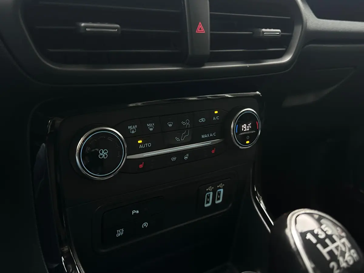 1.0 Titanium, Bluetooth, CarPlay, Camera, Cruise, Navi, Stuur/Stoelverwrm, NAP