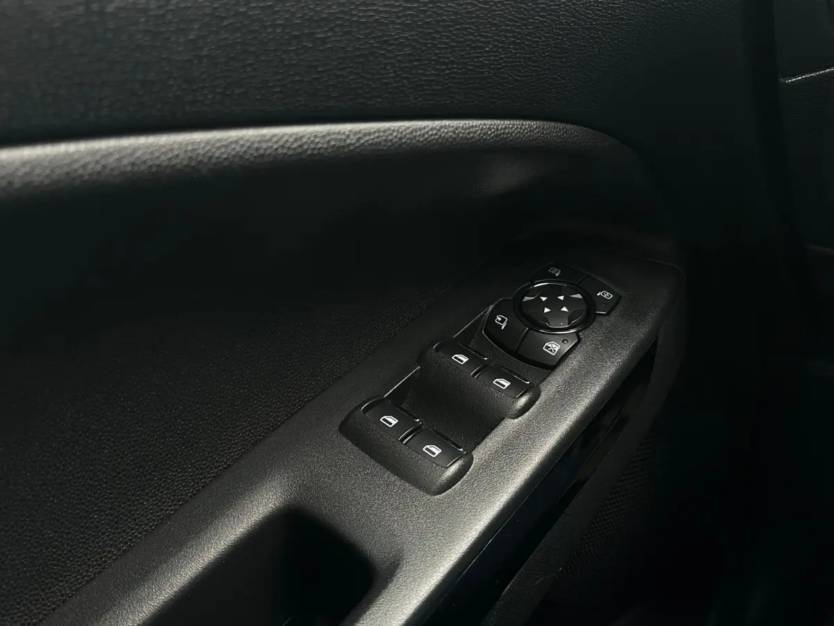 1.0 Titanium, Bluetooth, CarPlay, Camera, Cruise, Navi, Stuur/Stoelverwrm, NAP