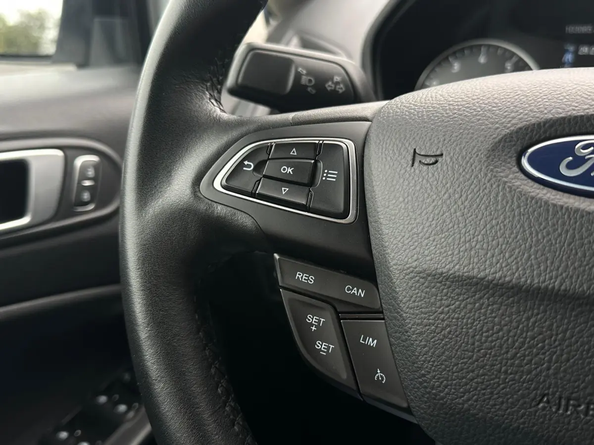 1.0 Titanium, Bluetooth, CarPlay, Camera, Cruise, Navi, Stuur/Stoelverwrm, NAP