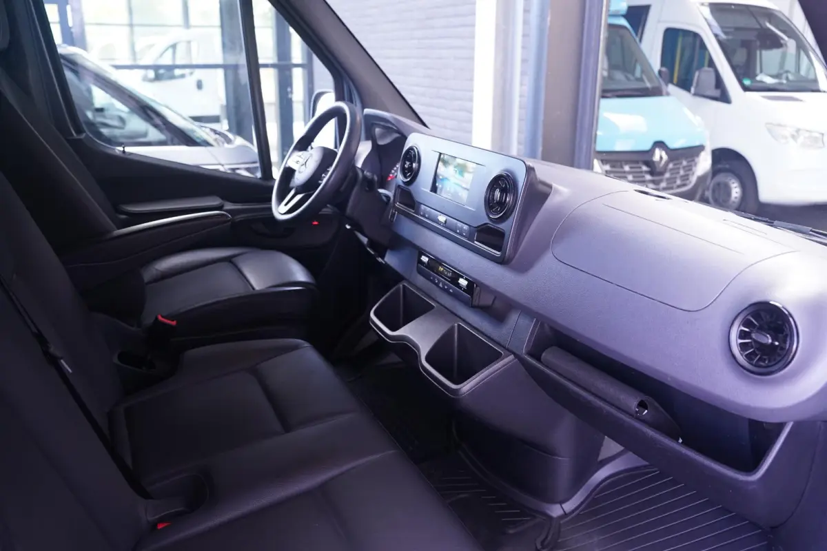 319 CDI 190 pk Aut. L2H2 Navi, Trekhaak 3.500 kg Imperiaal met Trap, 18" LMV, Camera, Cruise Control, 3-Zits