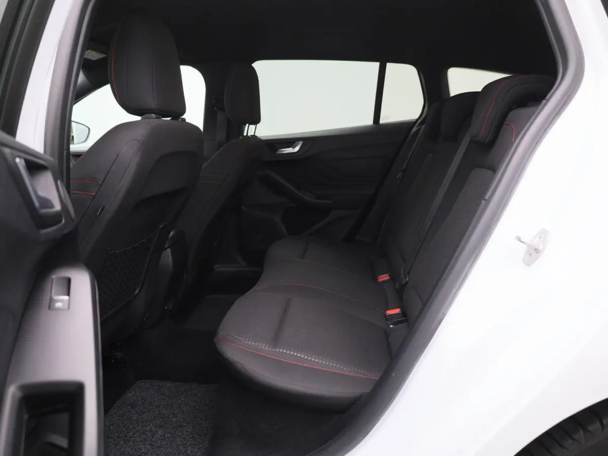 1.0 EcoBoost Hybrid ST Line X Business | Elekt. Achterklep | Stoel Stuur En Voorruit Verwarming | Navigatie | Adaptieve Cruise Control | Achteruitrijdcamera |