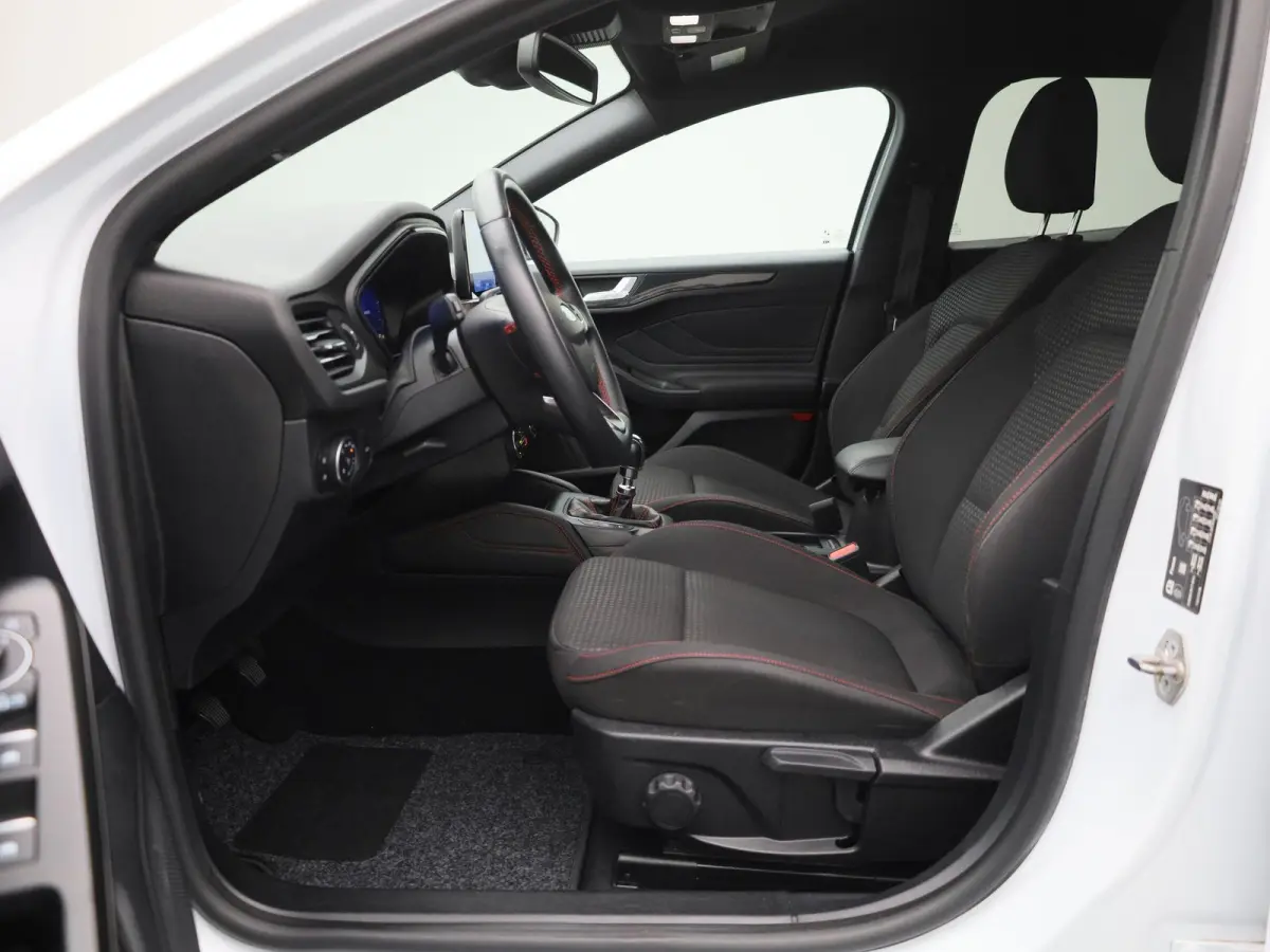 1.0 EcoBoost Hybrid ST Line X Business | Elekt. Achterklep | Stoel Stuur En Voorruit Verwarming | Navigatie | Adaptieve Cruise Control | Achteruitrijdcamera |