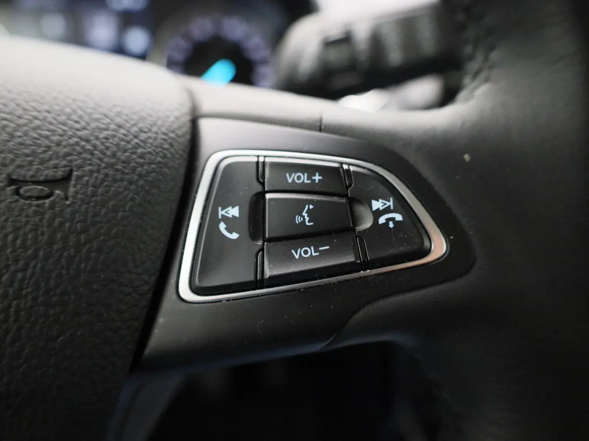 1.0 EcoBoost Titanium | Trekhaak | B&O Audiosysteem | Cruise Control | Navigatie | Parkeersensoren Achter | Klimaat Controle |
