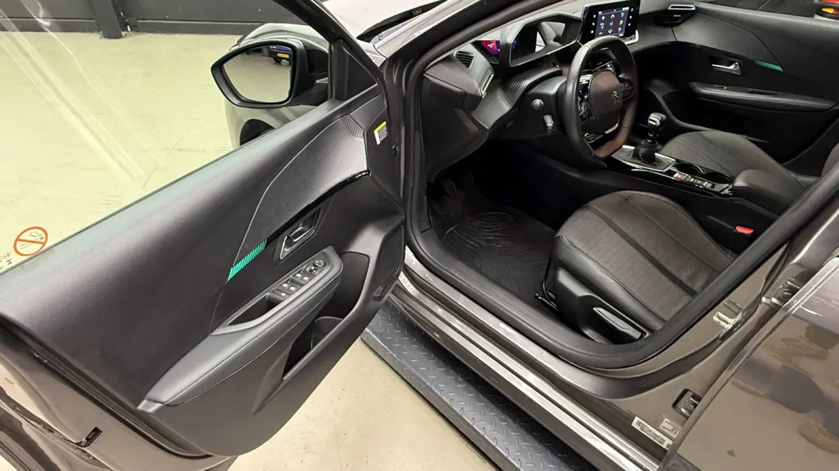 1.2 Allure 3D virtual display, Carplay cruise control, achteruit camera, stoelverwarming