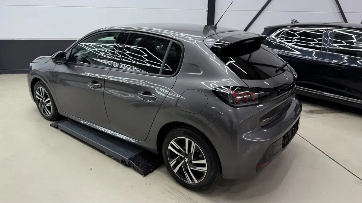 1.2 Allure 3D virtual display, Carplay cruise control, achteruit camera, stoelverwarming