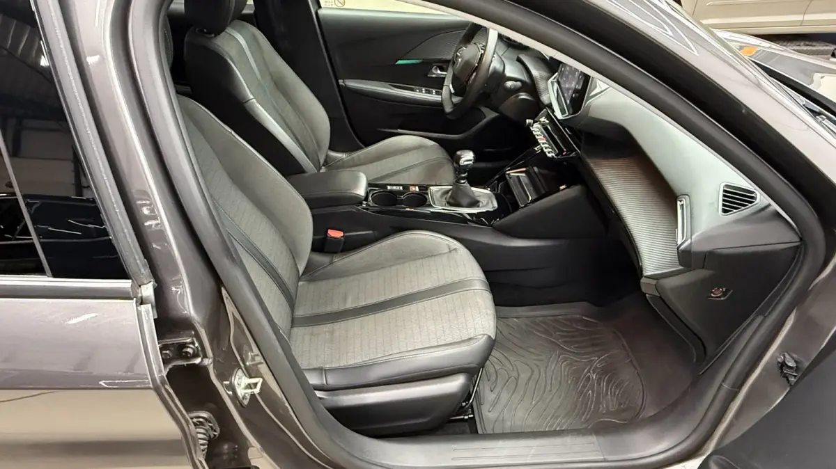 1.2 Allure 3D virtual display, Carplay cruise control, achteruit camera, stoelverwarming