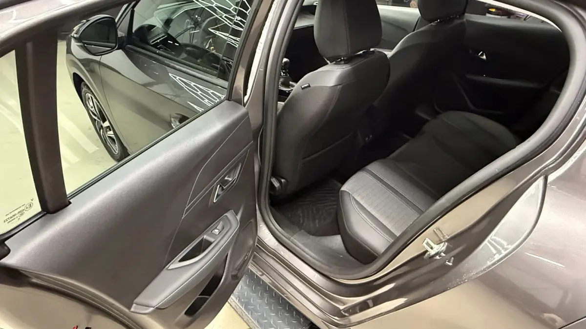 1.2 Allure 3D virtual display, Carplay cruise control, achteruit camera, stoelverwarming