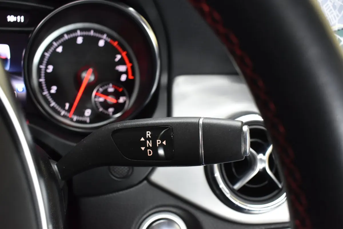 180 AMG 62dkm Trekhaak Dealerauto NL-auto LED Stoelverw. 18"4S + Nwe APK