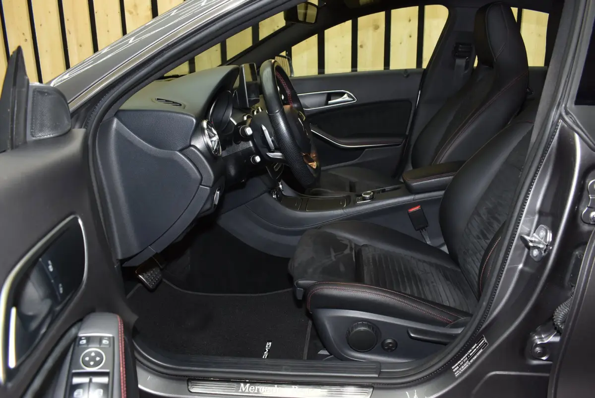 180 AMG 62dkm Trekhaak Dealerauto NL-auto LED Stoelverw. 18"4S + Nwe APK