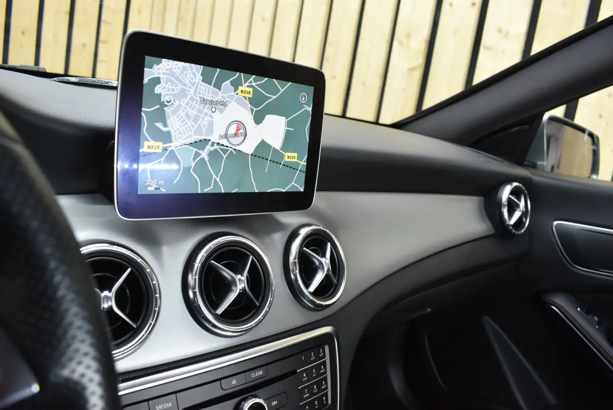 180 AMG 62dkm Trekhaak Dealerauto NL-auto LED Stoelverw. 18"4S + Nwe APK