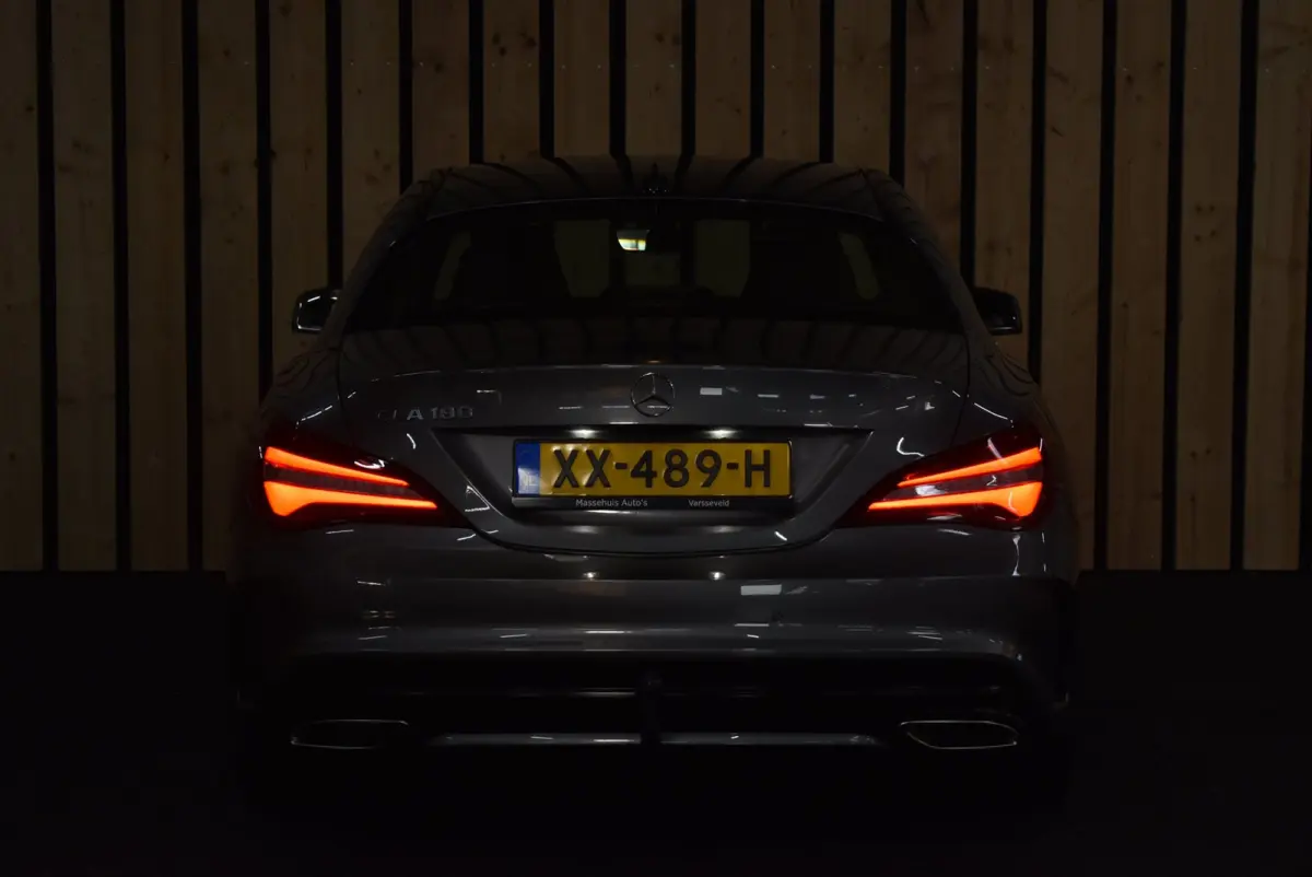 180 AMG 62dkm Trekhaak Dealerauto NL-auto LED Stoelverw. 18"4S + Nwe APK