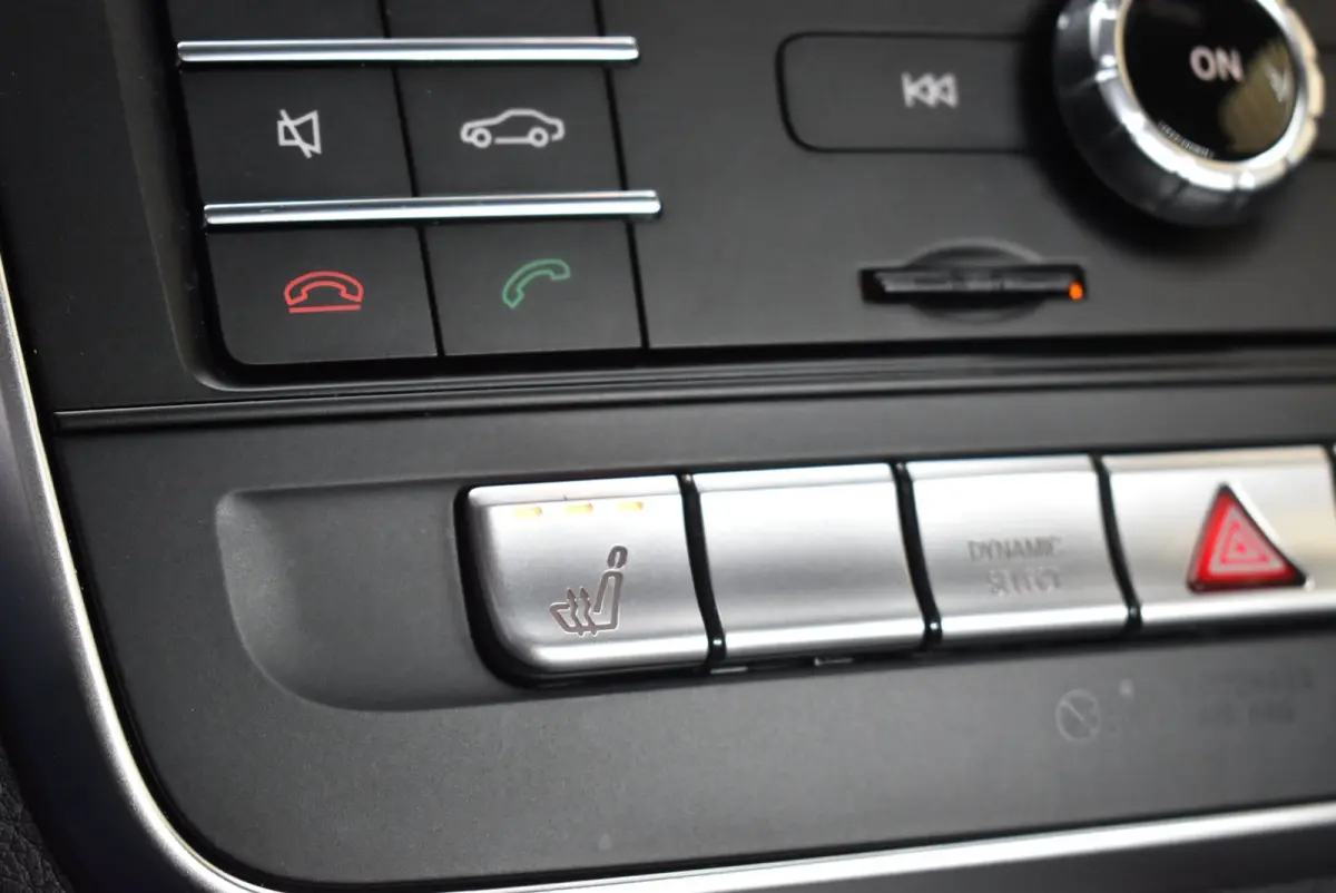 180 AMG 62dkm Trekhaak Dealerauto NL-auto LED Stoelverw. 18"4S + Nwe APK