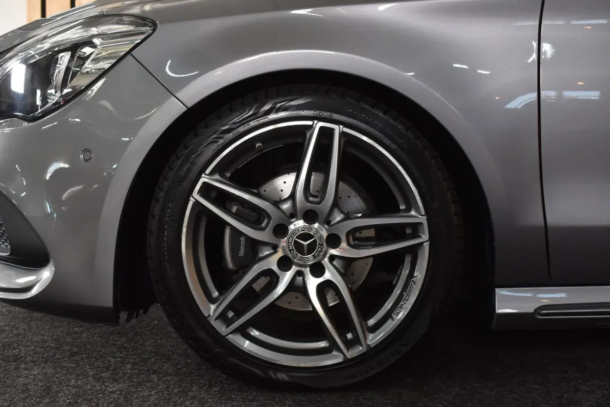 180 AMG 62dkm Trekhaak Dealerauto NL-auto LED Stoelverw. 18"4S + Nwe APK