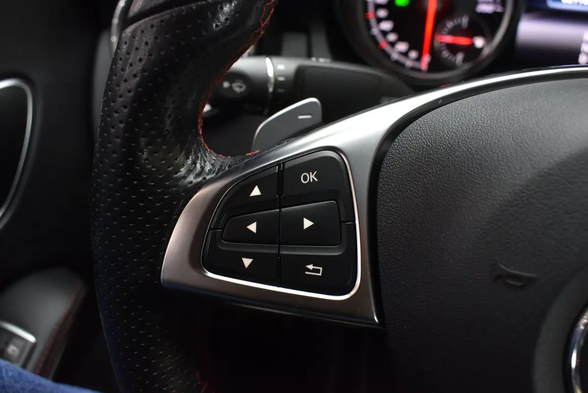 180 AMG 62dkm Trekhaak Dealerauto NL-auto LED Stoelverw. 18"4S + Nwe APK