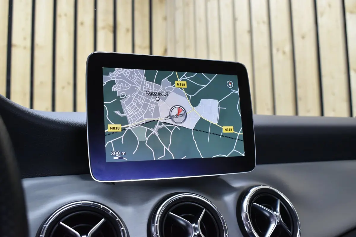 180 AMG 62dkm Trekhaak Dealerauto NL-auto LED Stoelverw. 18"4S + Nwe APK