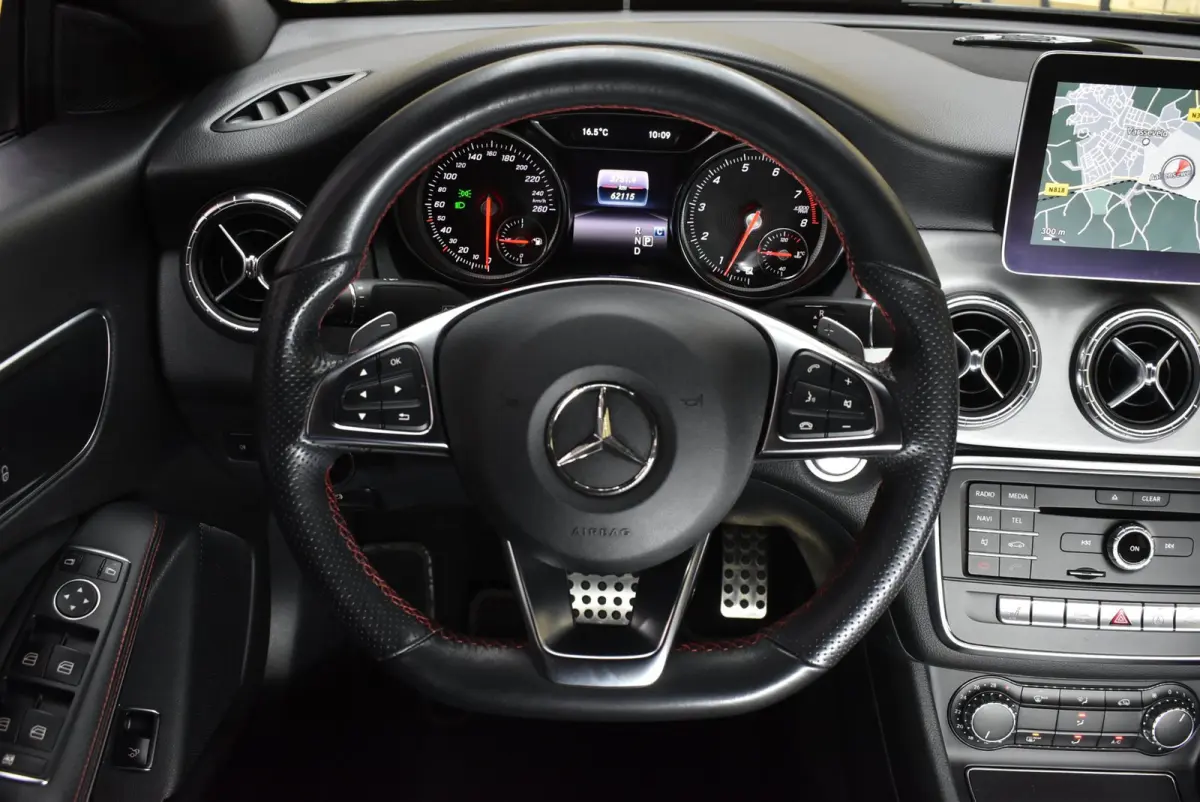 180 AMG 62dkm Trekhaak Dealerauto NL-auto LED Stoelverw. 18"4S + Nwe APK