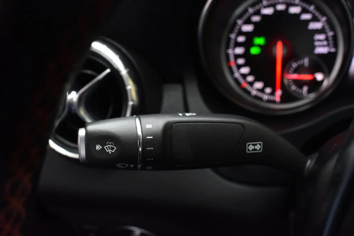 180 AMG 62dkm Trekhaak Dealerauto NL-auto LED Stoelverw. 18"4S + Nwe APK