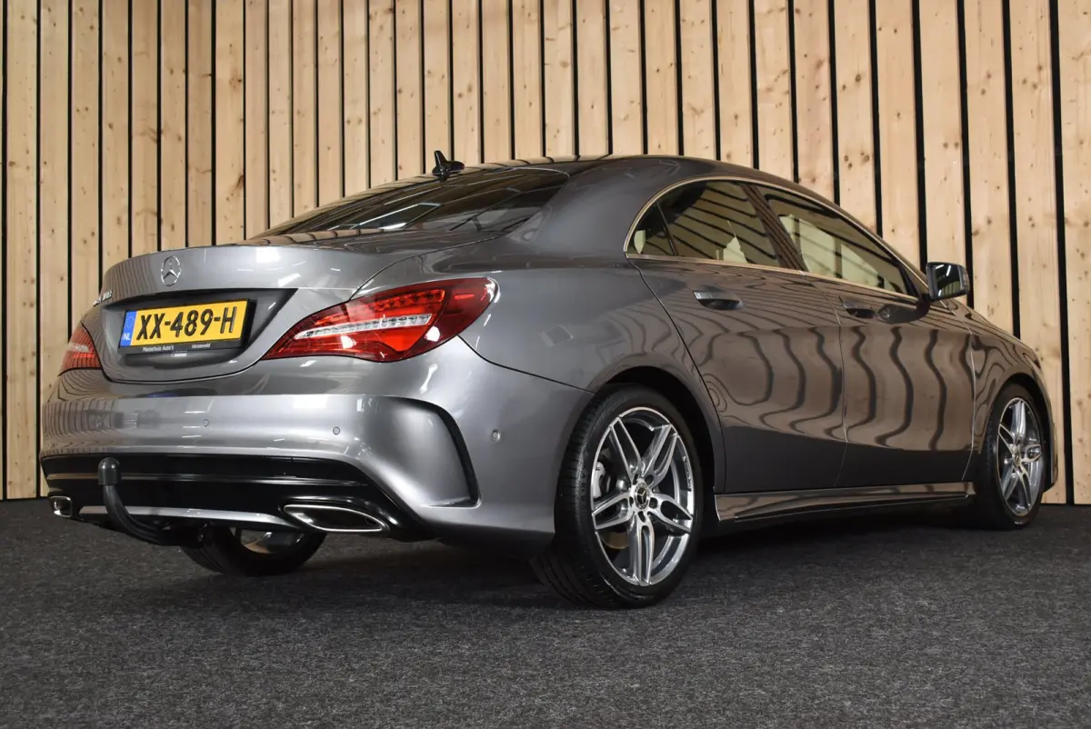 180 AMG 62dkm Trekhaak Dealerauto NL-auto LED Stoelverw. 18"4S + Nwe APK