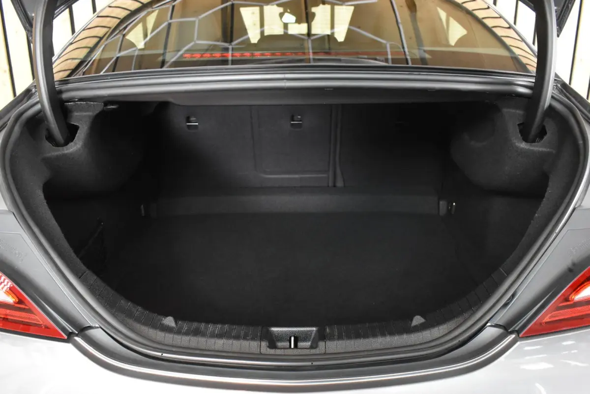 180 AMG 62dkm Trekhaak Dealerauto NL-auto LED Stoelverw. 18"4S + Nwe APK