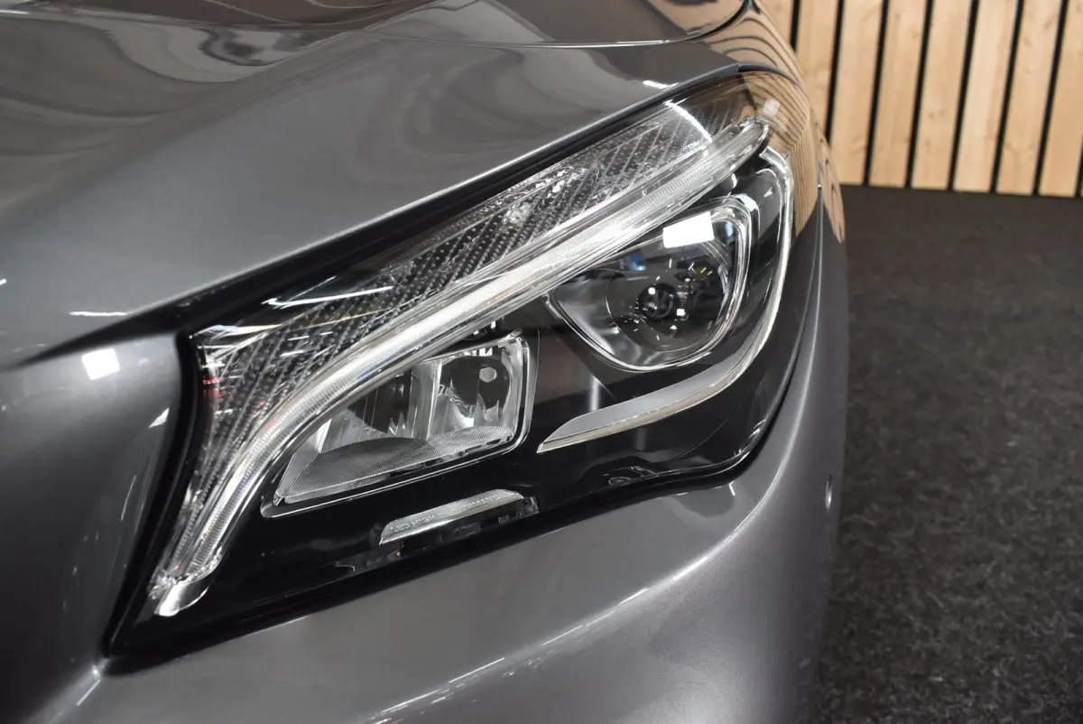 180 AMG 62dkm Trekhaak Dealerauto NL-auto LED Stoelverw. 18"4S + Nwe APK