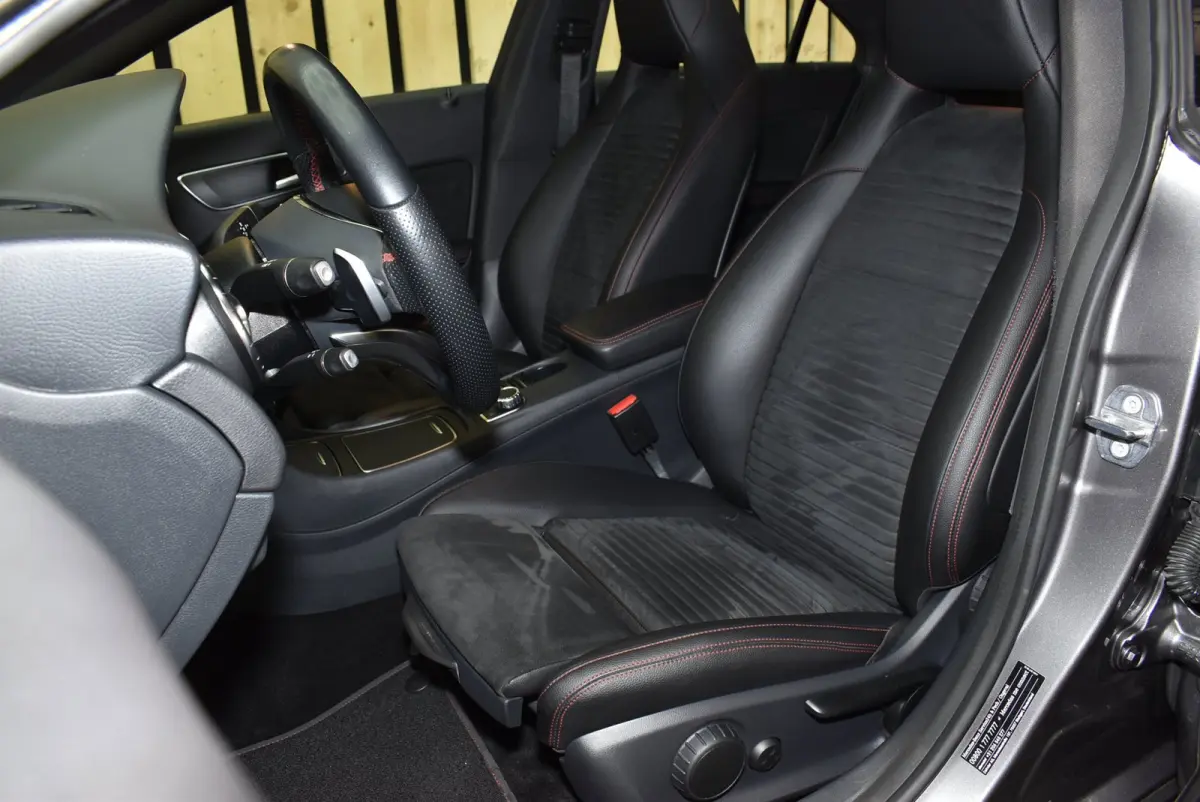 180 AMG 62dkm Trekhaak Dealerauto NL-auto LED Stoelverw. 18"4S + Nwe APK
