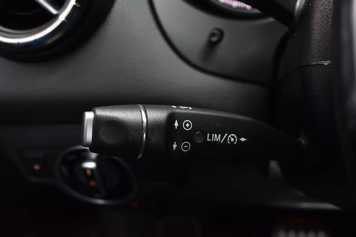 180 AMG 62dkm Trekhaak Dealerauto NL-auto LED Stoelverw. 18"4S + Nwe APK