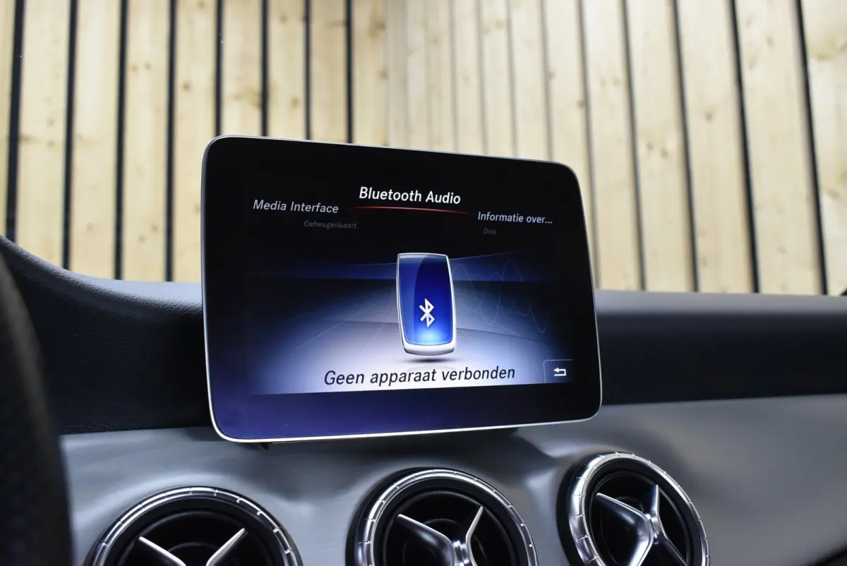 180 AMG 62dkm Trekhaak Dealerauto NL-auto LED Stoelverw. 18"4S + Nwe APK