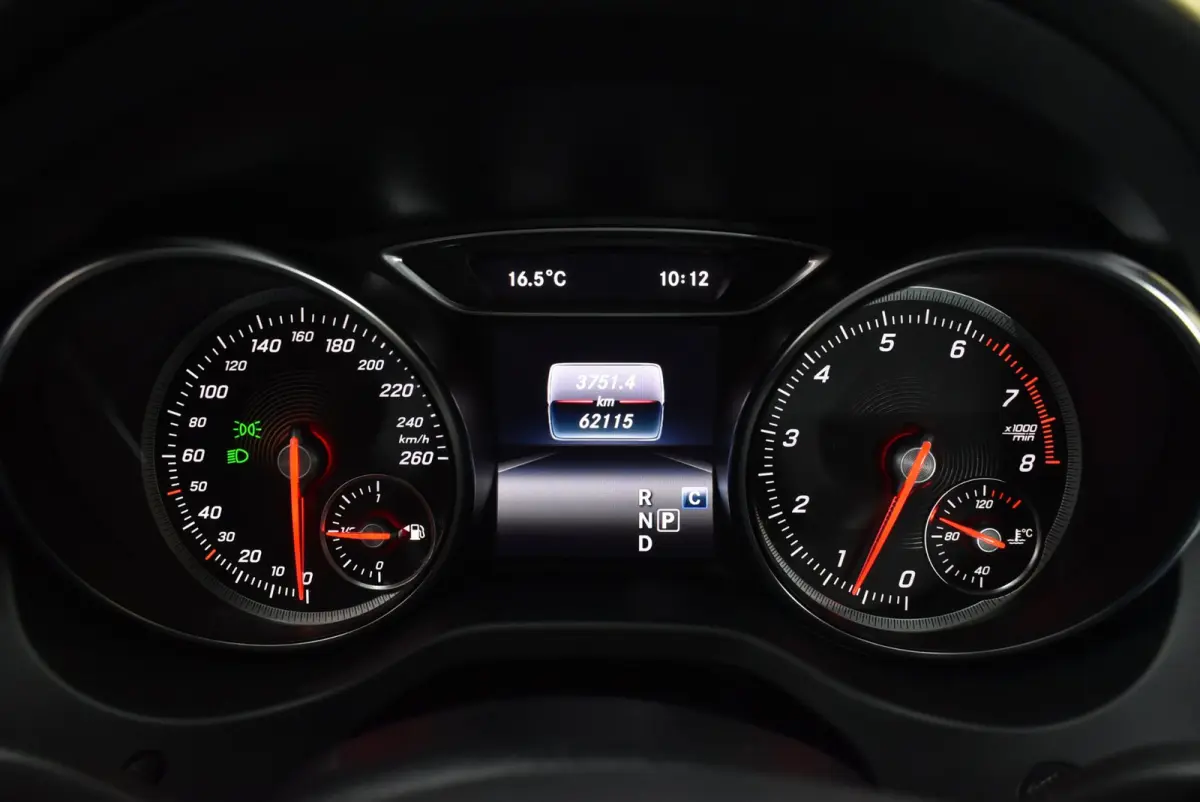 180 AMG 62dkm Trekhaak Dealerauto NL-auto LED Stoelverw. 18"4S + Nwe APK