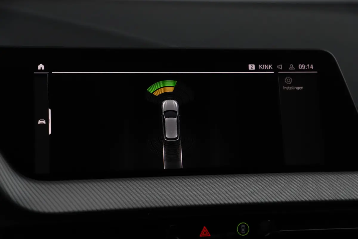 118i Automaat LMV Sportstoelen Half Leder Virtual Cockpit Navigatie Draadloos Carplay Sfeerverlichting Sport Velgen
