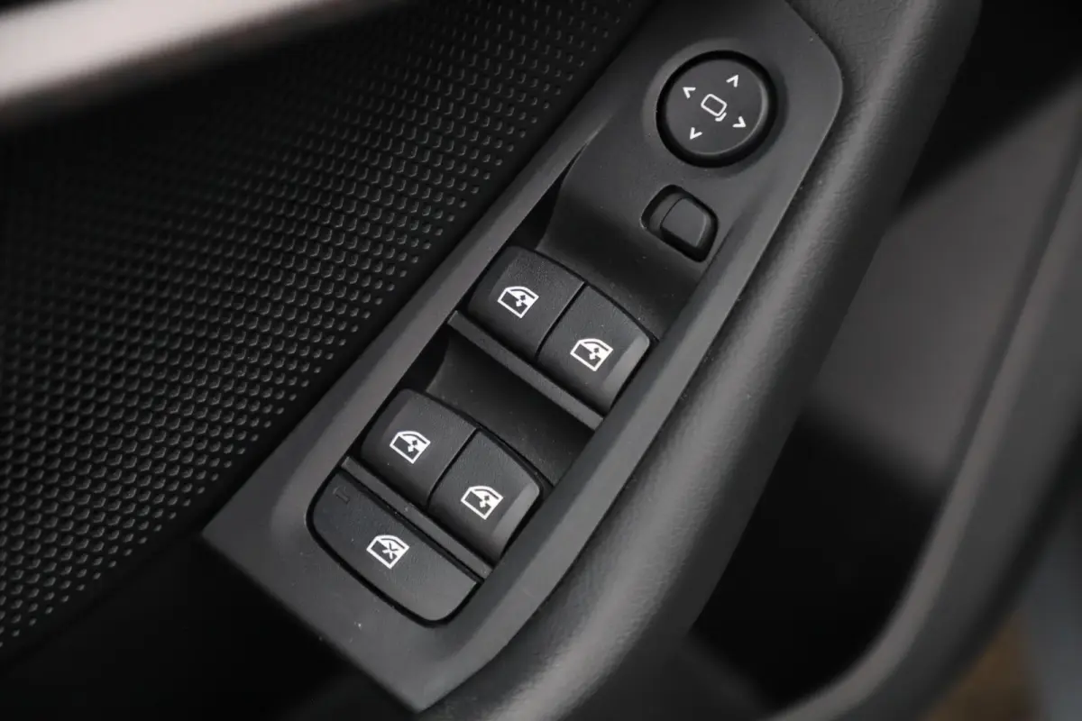 118i Automaat LMV Sportstoelen Half Leder Virtual Cockpit Navigatie Draadloos Carplay Sfeerverlichting Sport Velgen